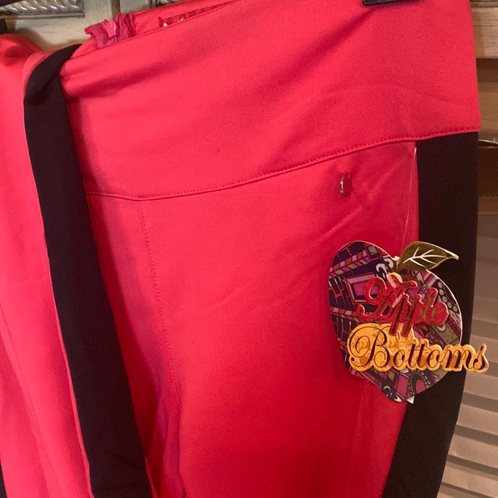 Apple Bottoms Zipper Leggings